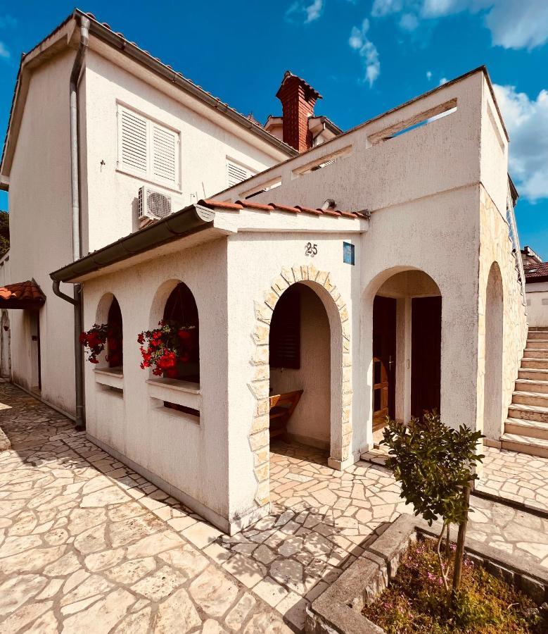 Villa Jela - With Pool Njivice Exteriér fotografie